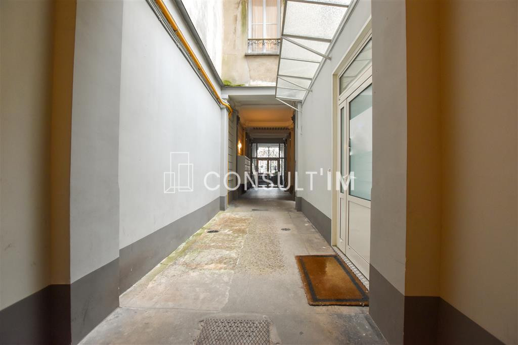 bureaux rénovés sous verrière