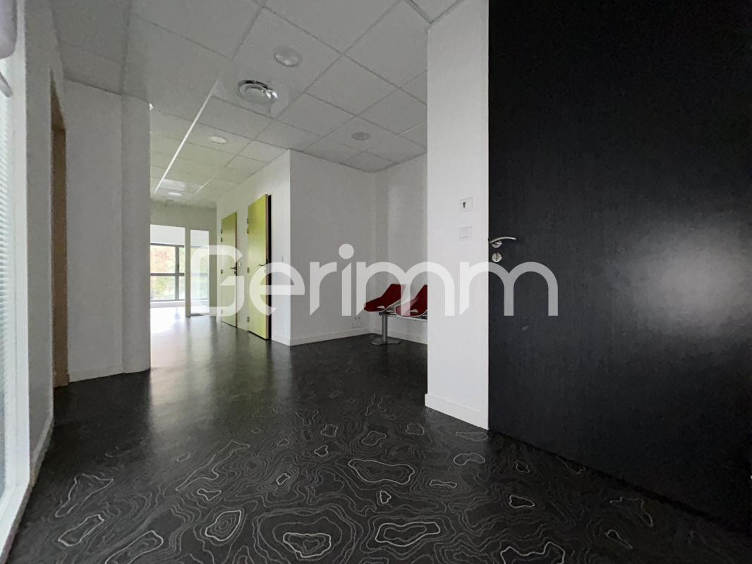 Location - Immeuble de bureaux - 71,28 m² - VOIRON