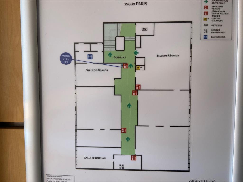 Sur la place Saint-Georges, bureaux avec grands espaces