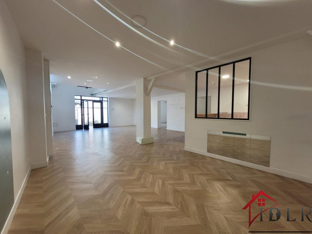 APARTEMENT + LOCAL COMMERCIAL AU CENTRE VILLE DE SERVON - 14