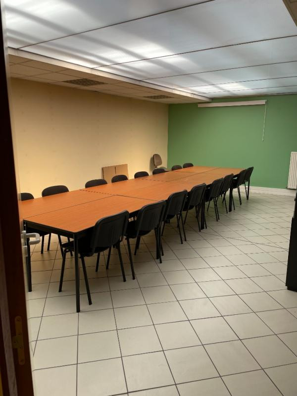 LOOS 10MN CHR  ensemble de bureaux+ grand hangard sur rue