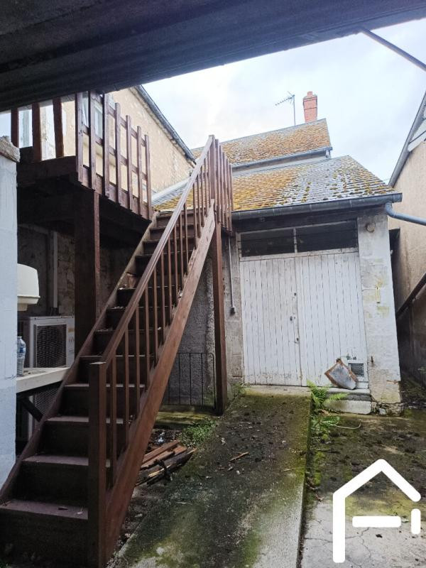 Mareuil Sur Arnon Local commercial et appartement 2 pièce(s) 59 m2 72000