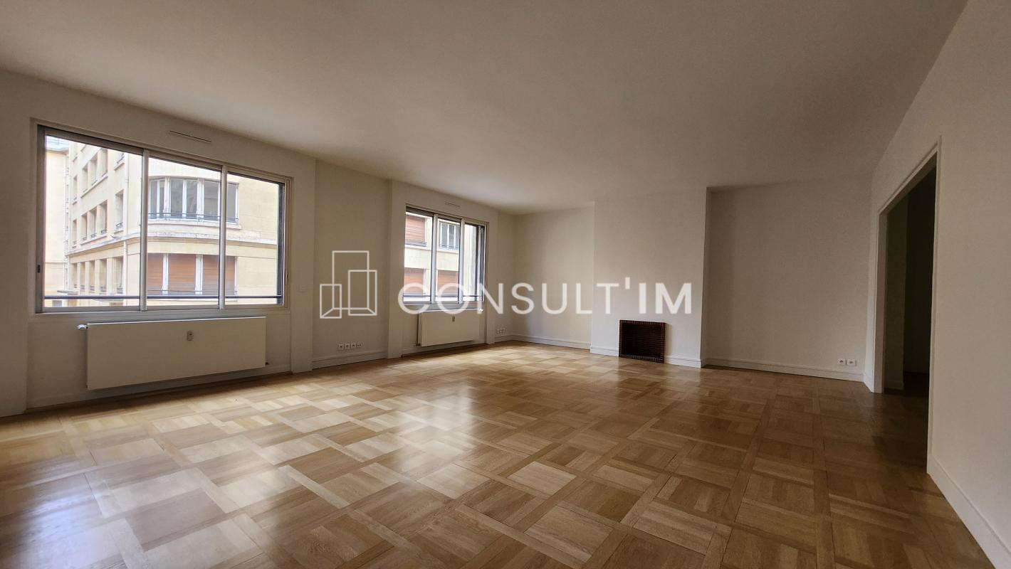 A louer, locaux professionnels de 149 m²