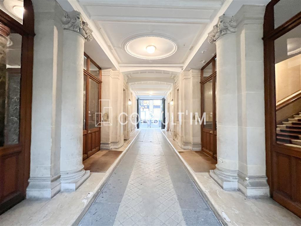 A deux pas de la Place de l'Opéra, bureaux de grand standing avec parquet, moulures et cheminées