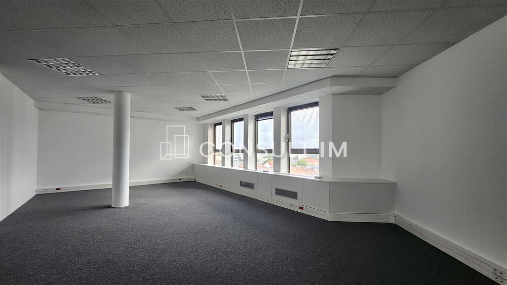 A louer bureaux en bon état à la frontière entre Courbevoie et La Garenne Colombes