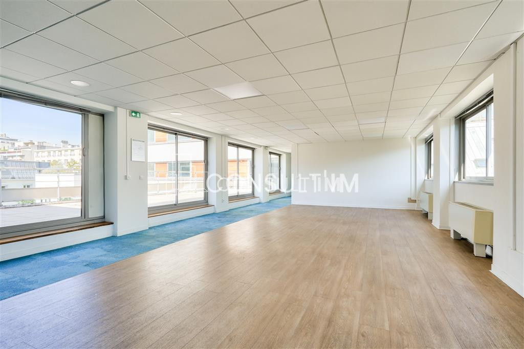 A proximité du métro Boulogne Jean Jaurès, à louer, bureaux de 300m² avec terrasse