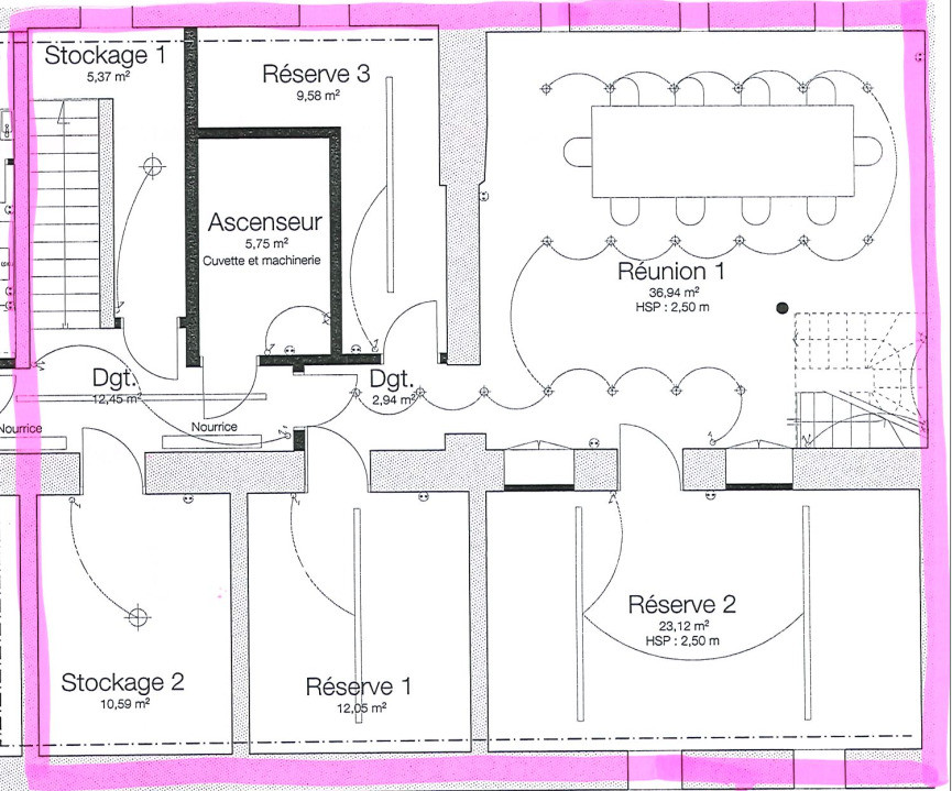 Bureaux rénovés avec très belle hauteur sous-plafond