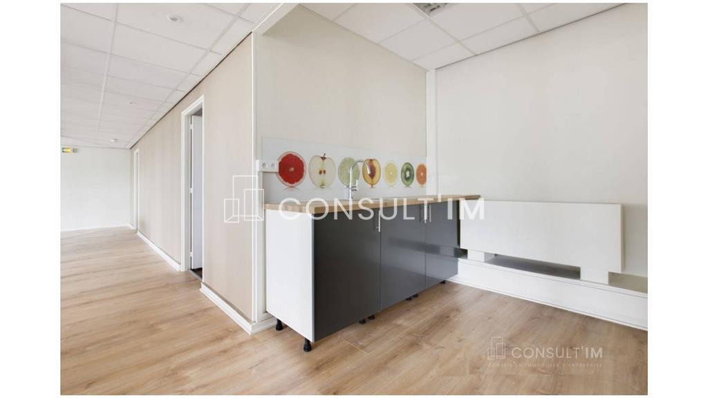 Pont de Saint Cloud, bureaux  A VENDRE de 325m² en très bon état