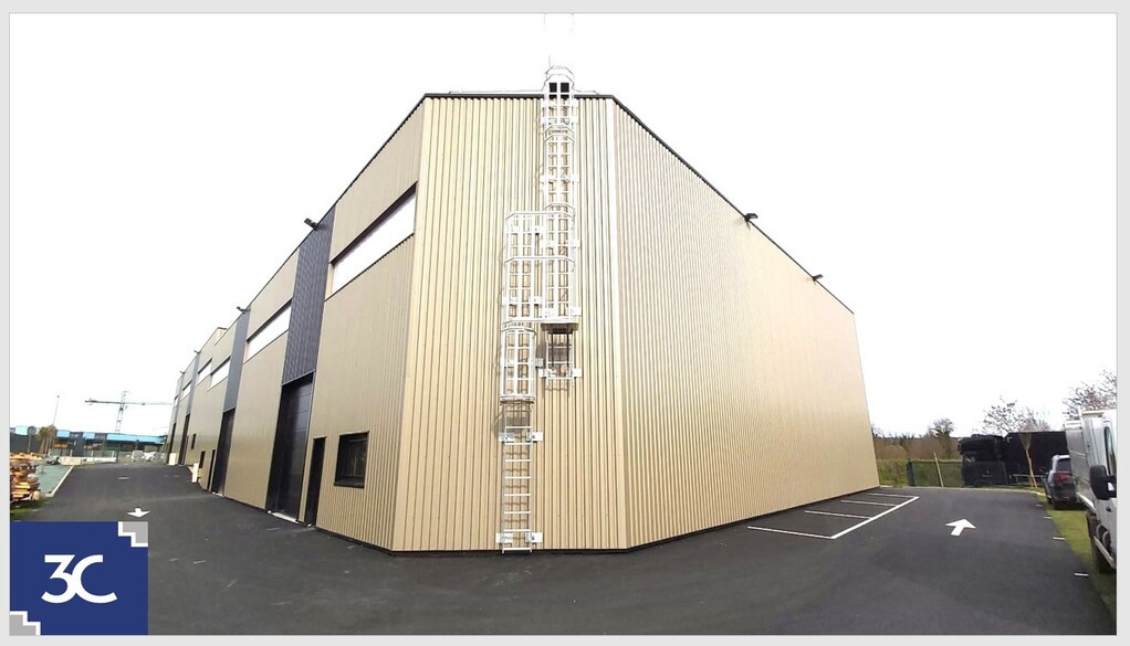 ENTREPOT NEUF de 632 m2 - ISOLATION PAR L'EXTERIEUR