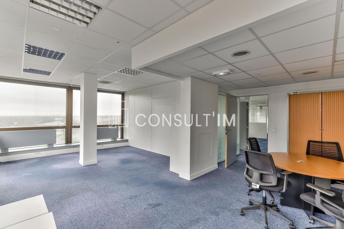 A VENDRE bureaux  en étage élevé avec vue exceptionnelle sur Paris et St Cloud