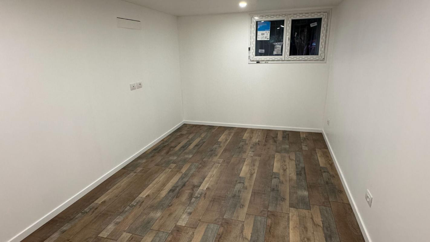 Immeuble de 4 appartements (dont 2 terminés)
