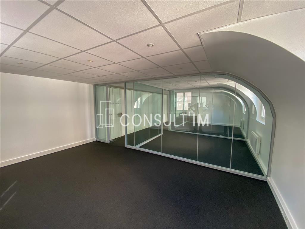 MARAIS / BUREAUX REFAIT A NEUF