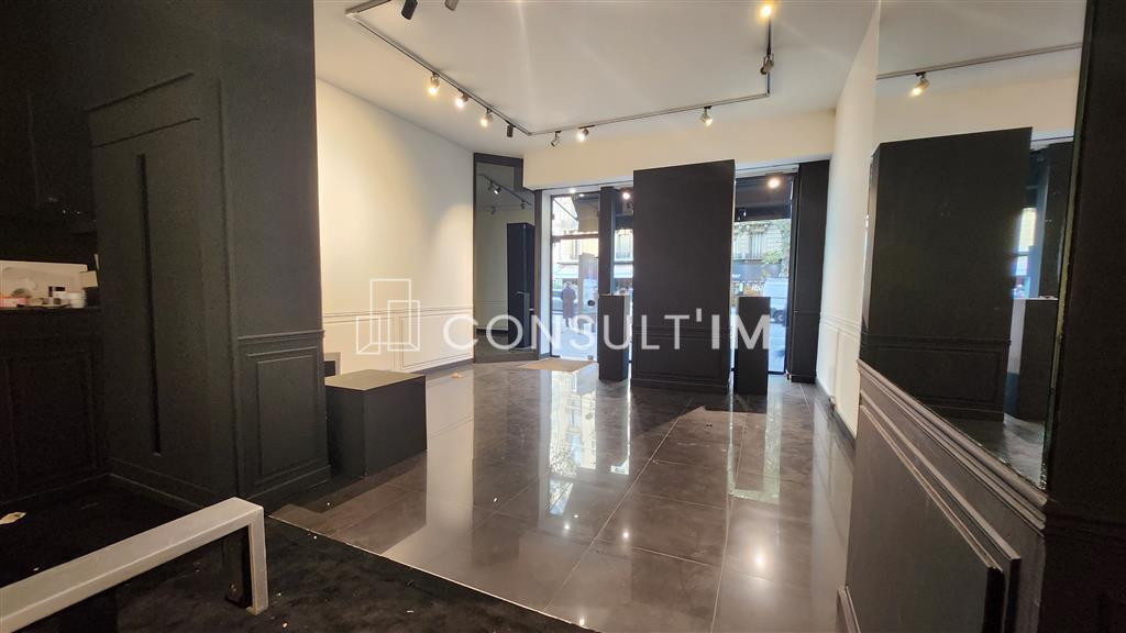 Au pied du métro Alma/Marceau, une boutique de 115 m² à louer réparti sur deux niveaux