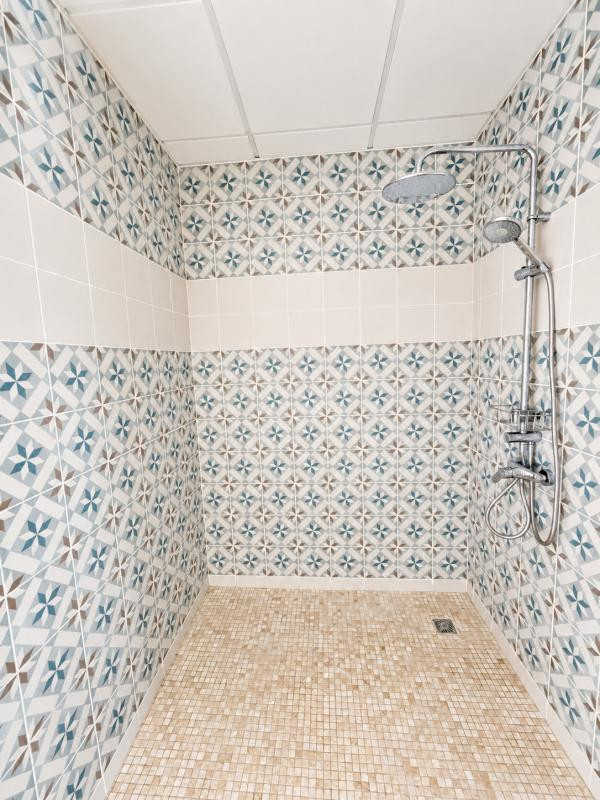 A PAREMPUYRE - Local de 81 m² avec parkings