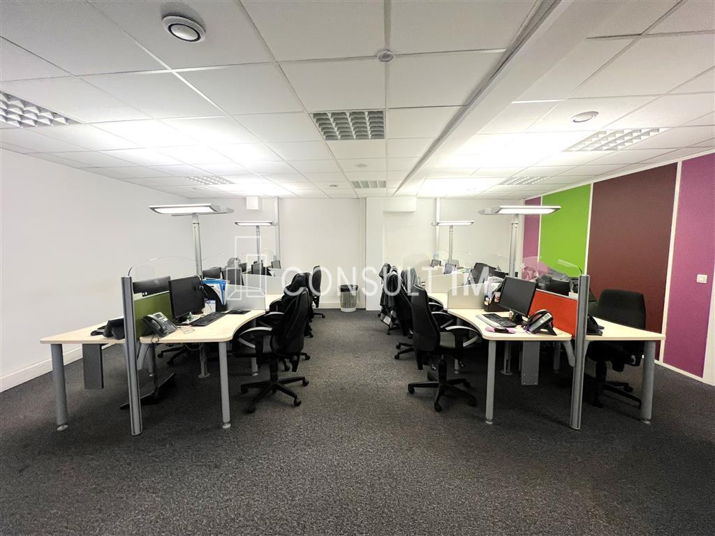 Bureaux en très bon état à louer aux pieds du métro Saint-Mandé