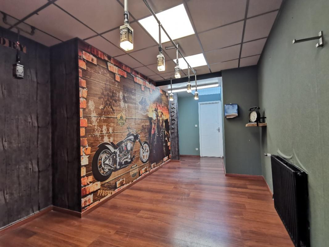 IMMEUBLE COMPOSE D'UN LOCAL COMMERCIAL ET D'UN APPARTEMENT