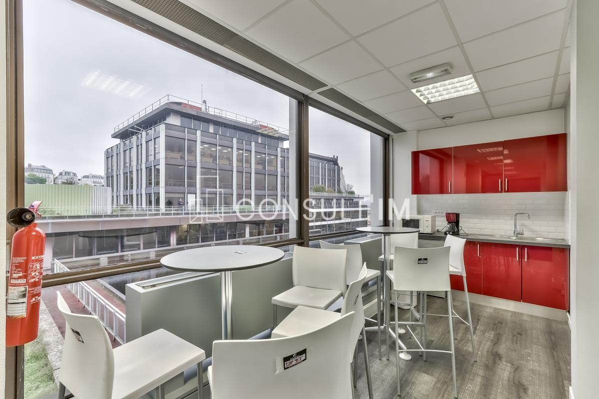 A VENDRE bureaux  en étage élevé avec vue exceptionnelle sur Paris et St Cloud
