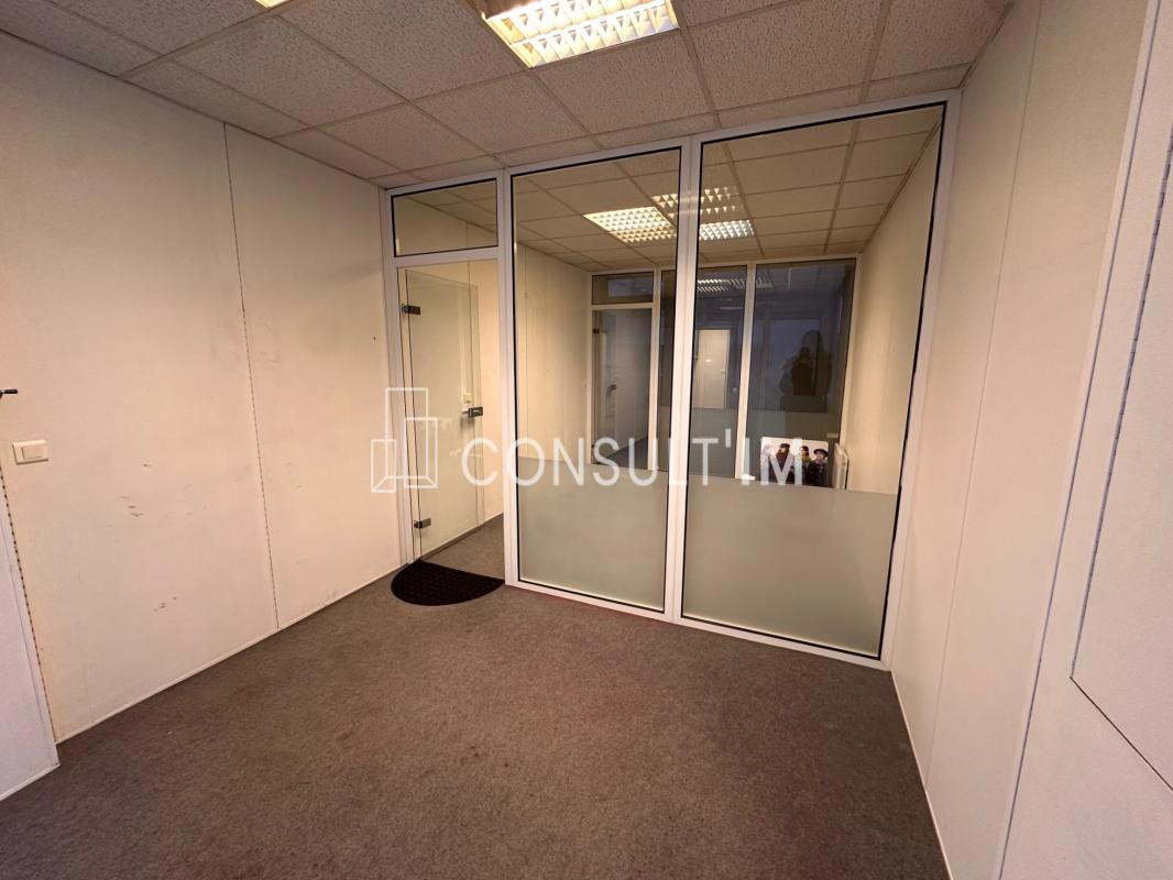 Rue de Billancourt, une surface de bureaux de 36 m² ainsi qu'une cave de 15m² disponible