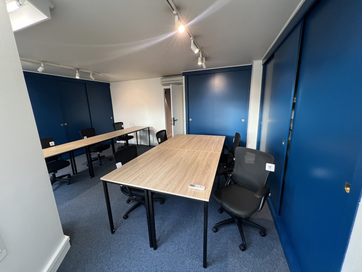 Bureau  allant de 10 à 35 m² (140 m² en tout) dispo pour activités médicales et paramédicales
