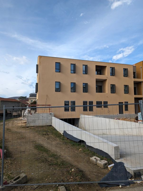Local commercial spécialisé dans une activité de santé 77 m² à vendre – « Pôle santé » à Mornant