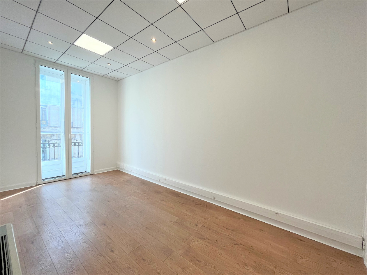 BORDEAUX CENTRE LOCATION BUREAUX RÉNOVÉS 265 M² AVEC EXTÉRIEUR