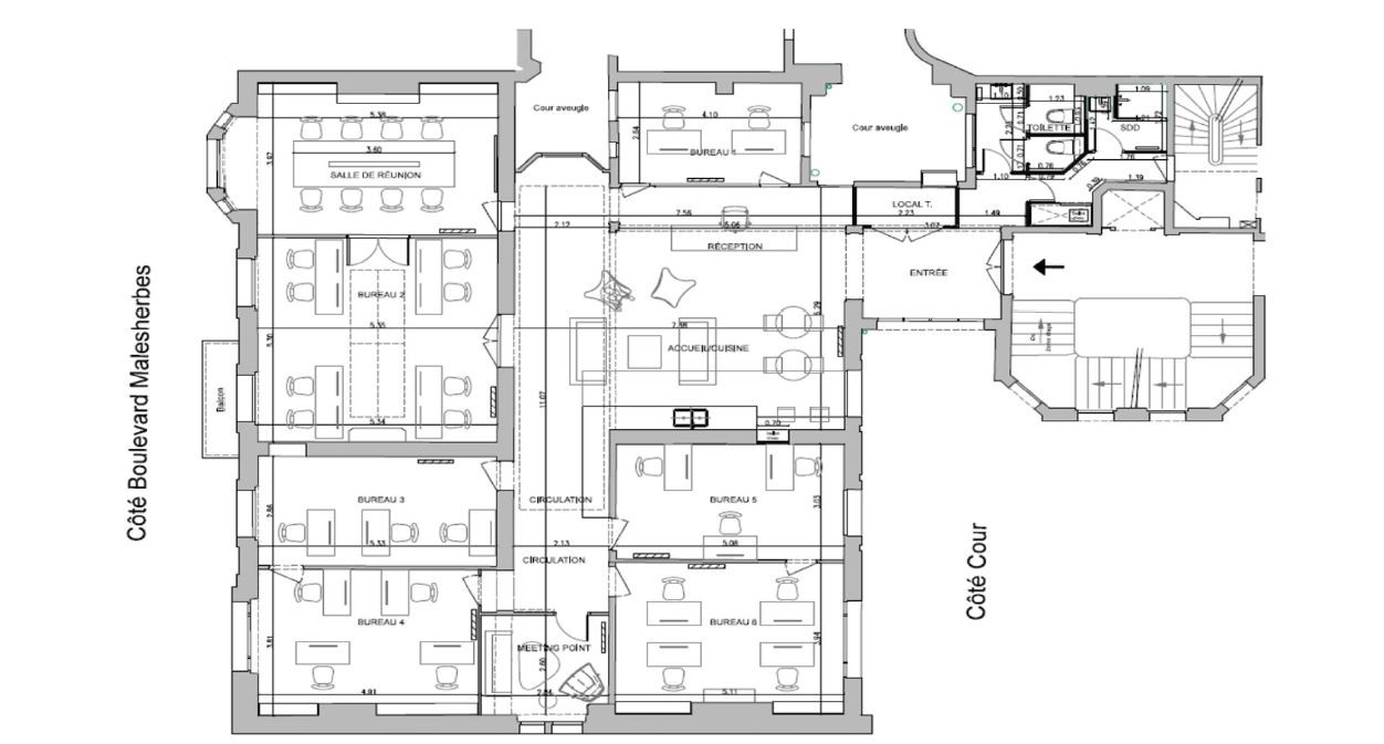 A louer bureaux livrés rénovés avec parquet, moulures et cheminées