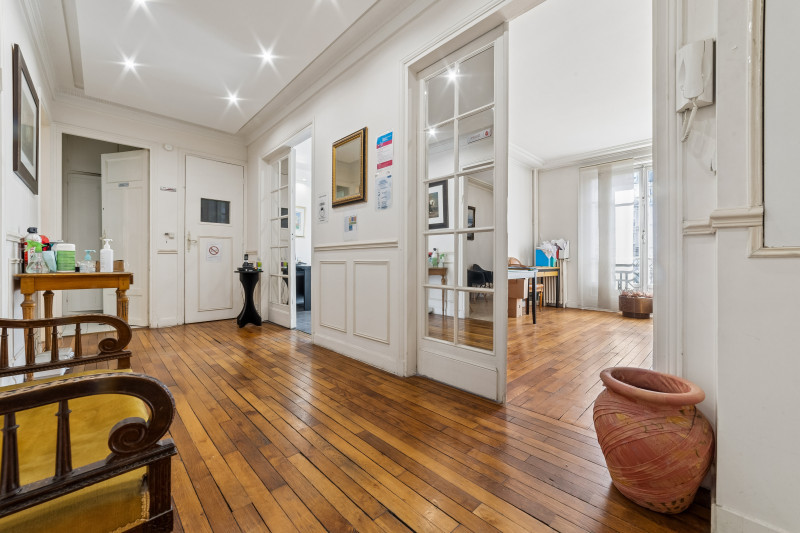 PARIS 15e – 91,5 m² – 4 PIÈCES + LABORATOIRE – IDÉAL CABINET MÉDICAL / PARAMÉDICAL