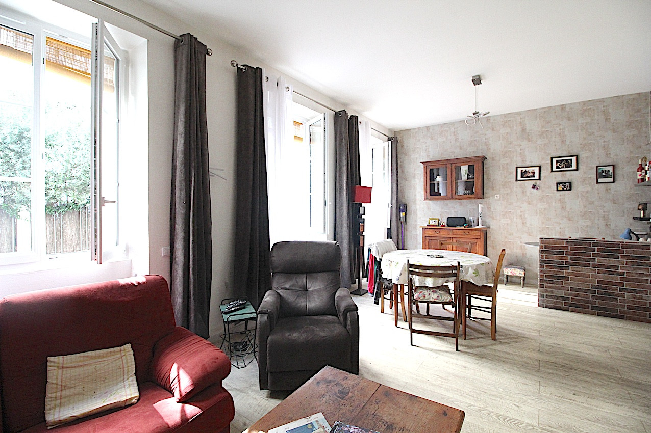 Paris 18e / Limite 17e — Idéal Cabinet Médical ou Paramédical (2 à 3 praticiens) — 450 000 €
