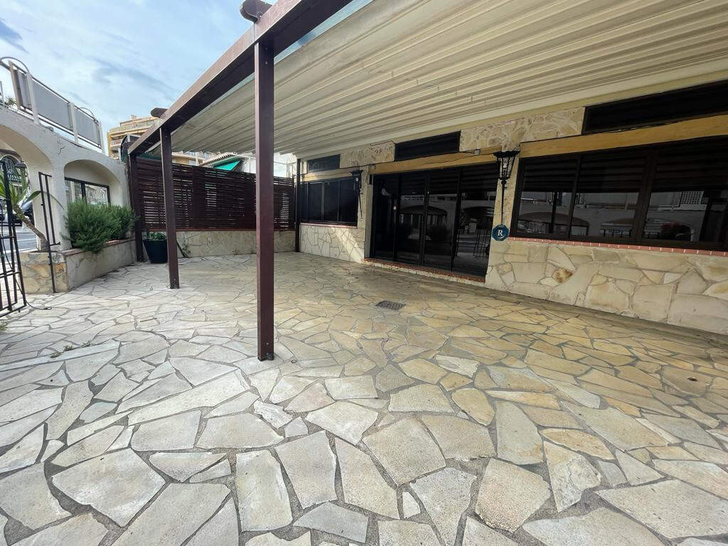 Restaurant Local commercial 121 m2 et grande terrasse couverte