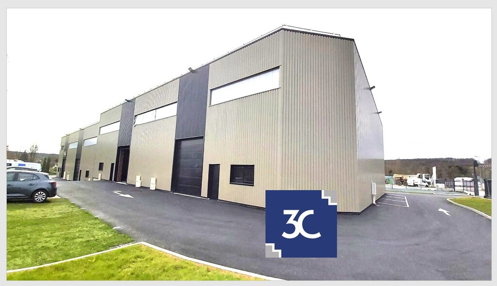 ENTREPOT NEUF de 632 m2 - ISOLATION PAR L'EXTERIEUR
