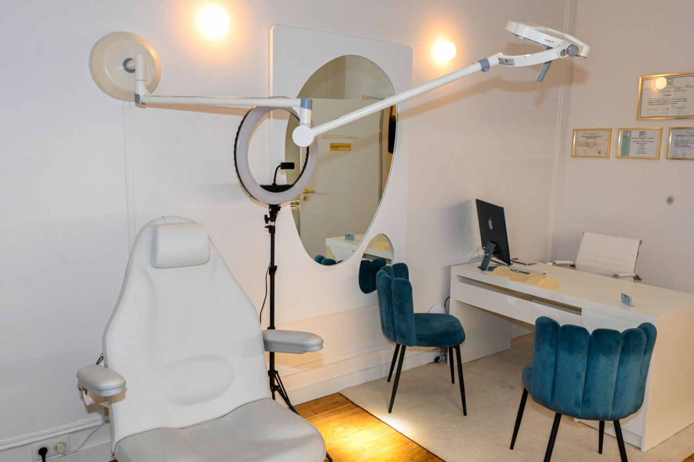 LOCATION LES JEUDIS - 1500 EUROS ( possibilité demi-journée )