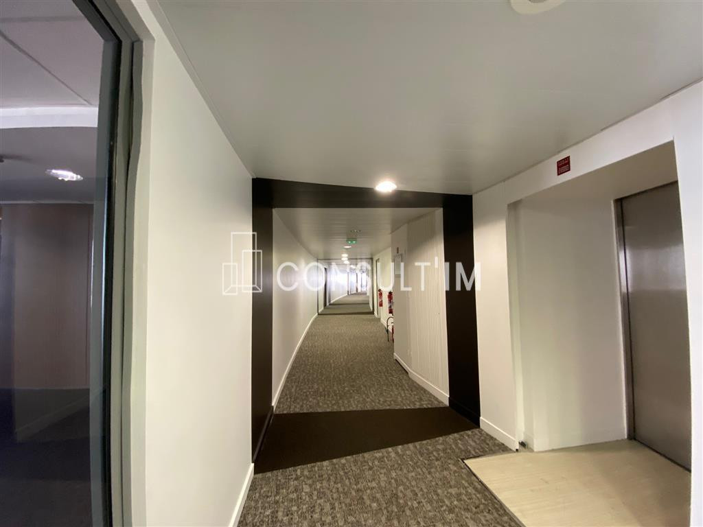 Bureaux en très bon état au 26ème étage de la Tour Montparnasse