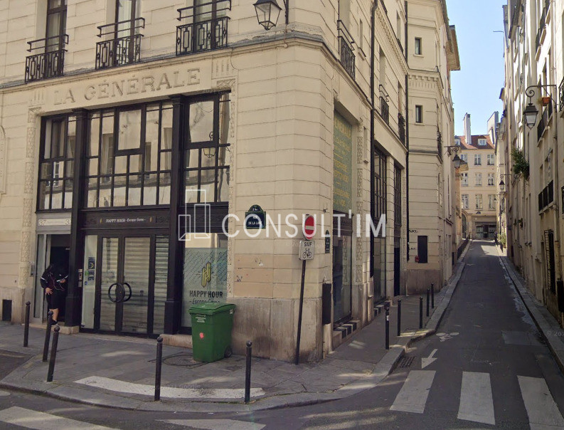 Proche des Grands Boulevards, à louer spacieuse boutique