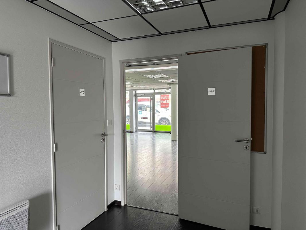 REZE-LES SORINIERES / Local commercial (Bureau / Commerce)