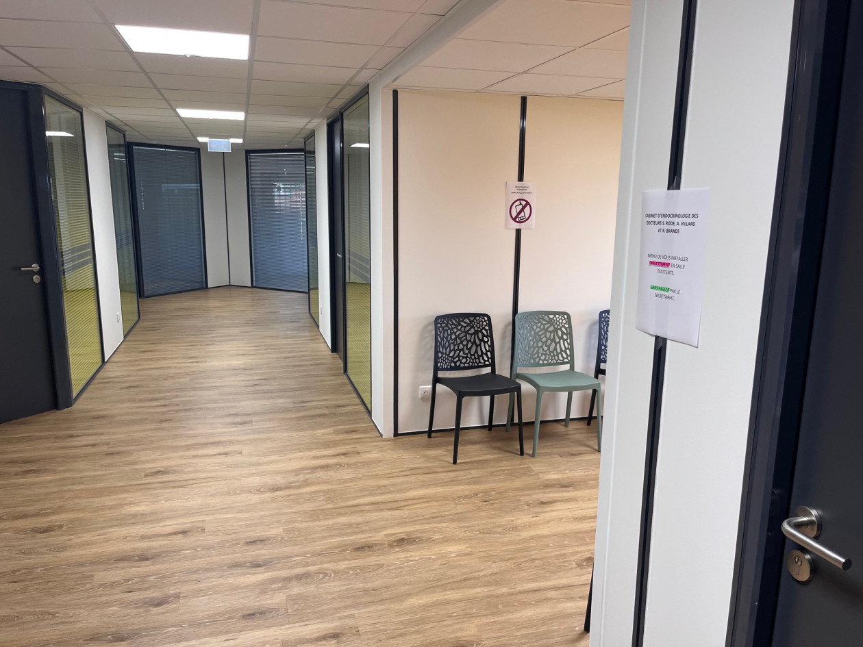 BUREAU MEDICAL ECULLY