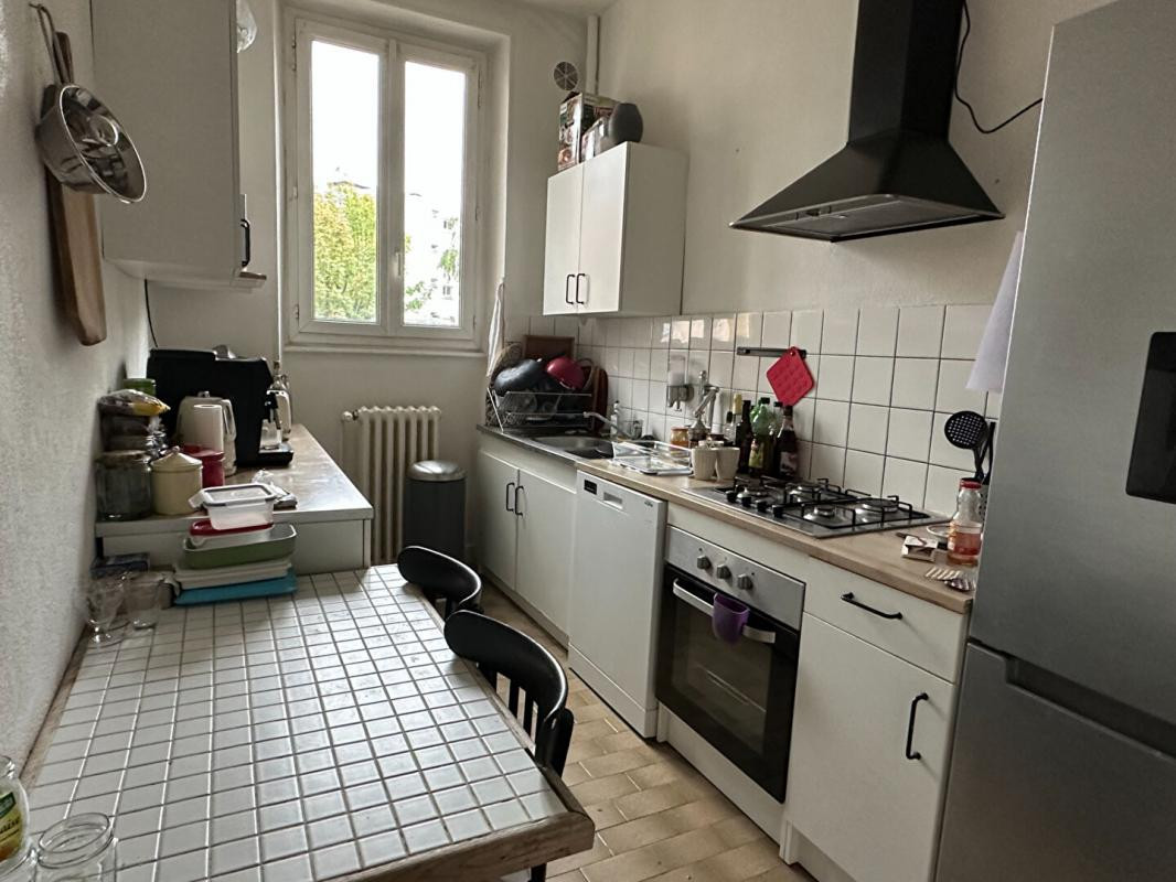 CLERMONT FERRAND, Immeuble  12 pièce(s) 253 m2, rapport 23300/an, jardin, garages, balcon 499800 FAI