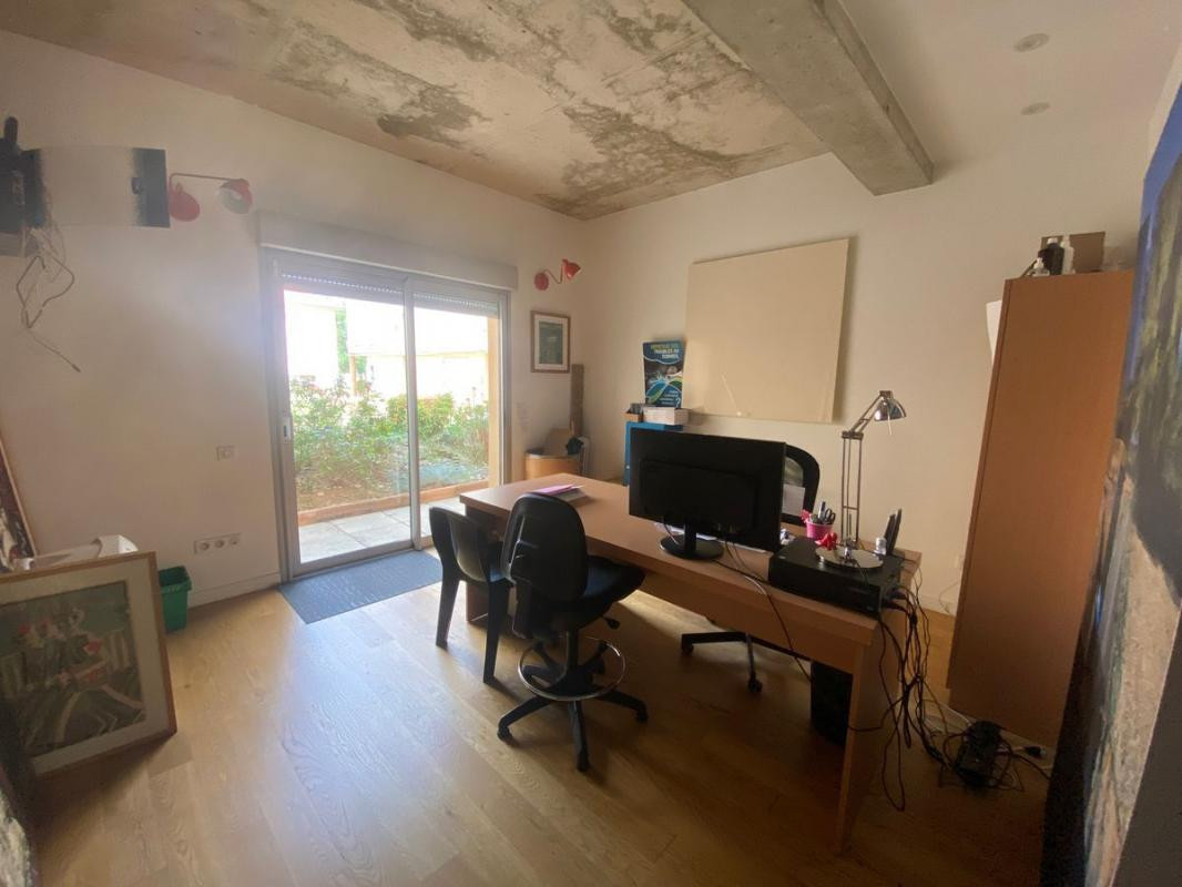 Locaux commerciaux 156 m² en plein centre de Pélussin !