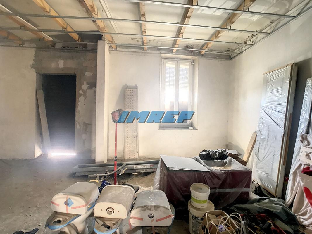 13014   502 m2 parcelle  Immeuble  de 154 m2 avec entrepot en fond de cour