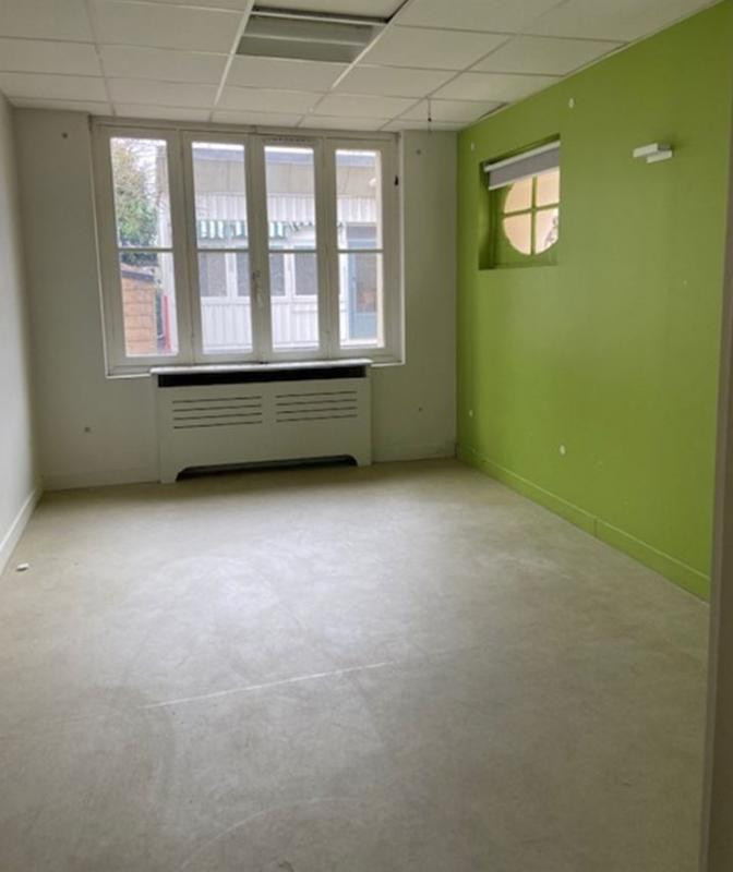 Au pied de la gare de Versailles Rive Droite, des bureaux de 351 m² divisibles à partir de 112 m²
