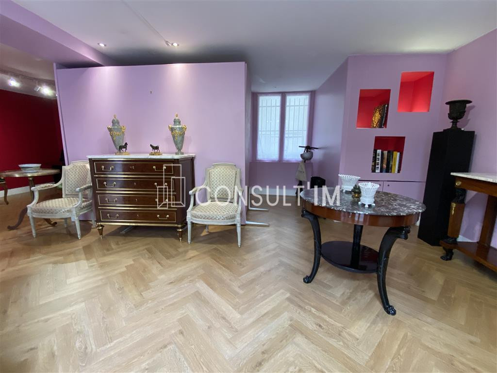 A louer rue Bonaparte une boutique