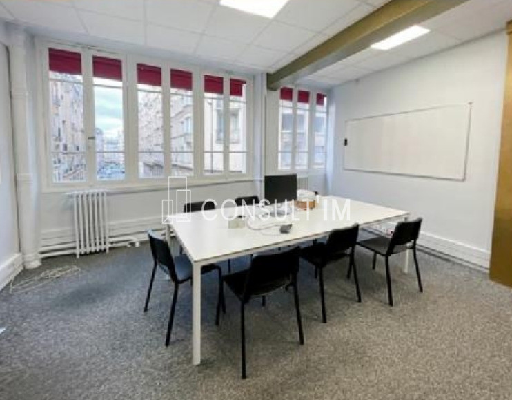 A louer bureaux en duplex à proximité du métro Voltaire