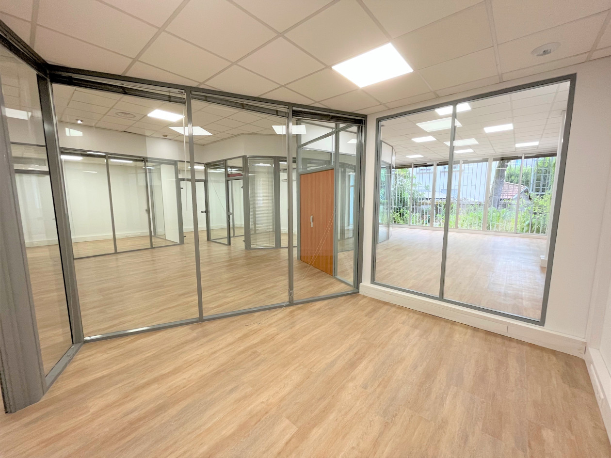AGEN CENTRE BUREAUX RÉNOVÉS CLIMATISÉS 260 M² JARDIN 80 M²