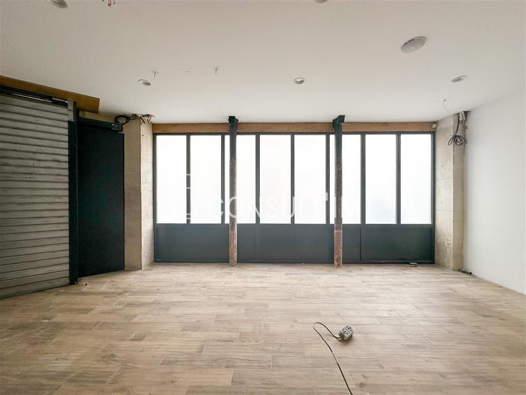 Location pure avec une très belle façade d'angle