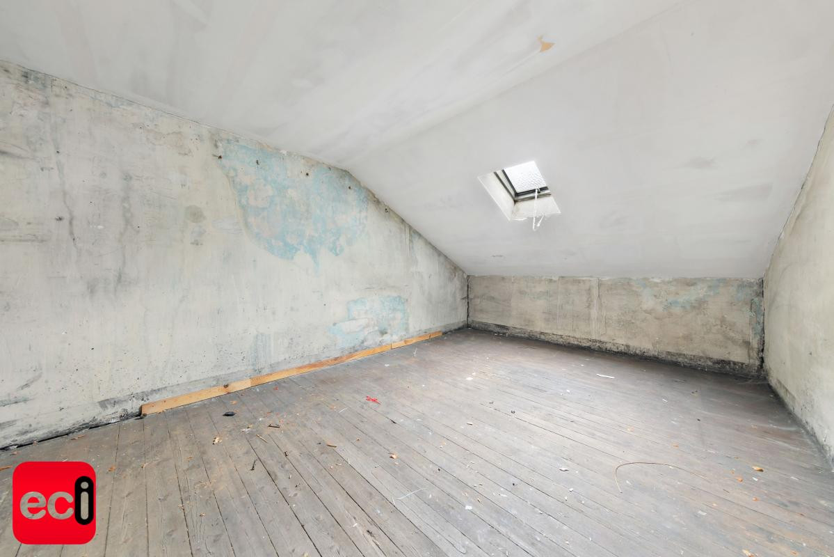 ALGRANGE : Immeuble 225m² à rénover + 3 garage