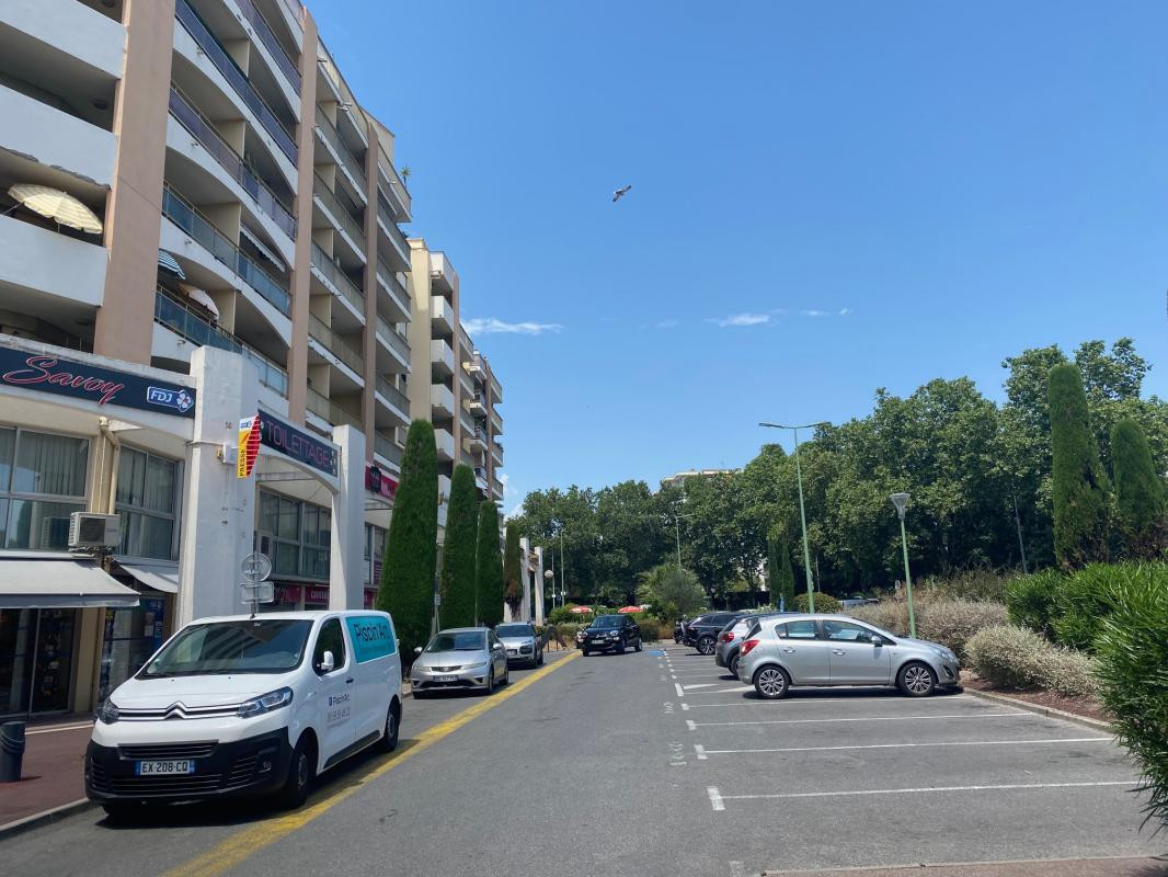 SANS FRAIS - Local pro 79m² - Général de Gaulle / Mimosas