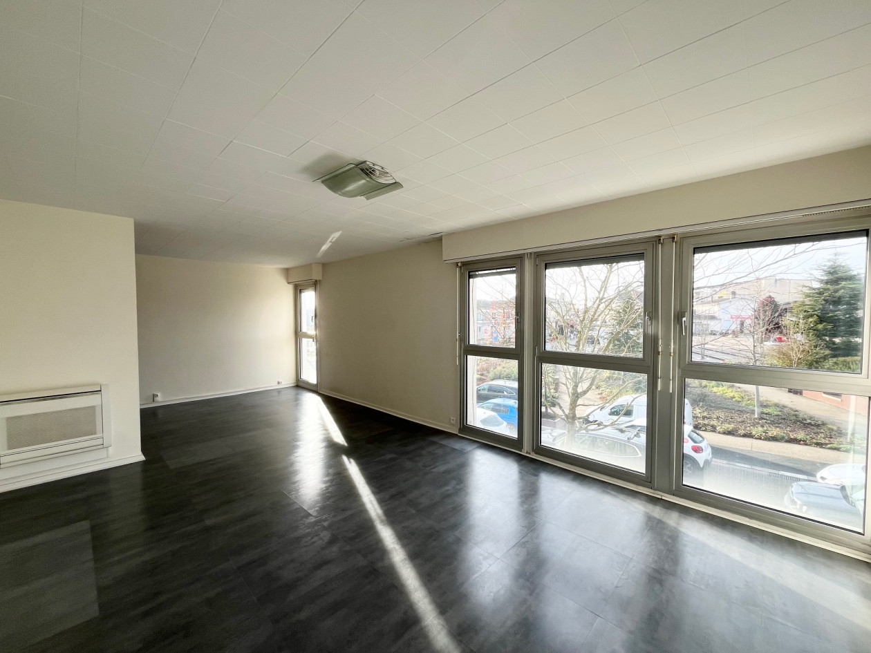 GRADIGNAN CENTRE DANS PÔLE DE SANTÉ LOCAL PROFESSIONNEL CLIMATISÉ 98 M² AVEC TERRASSE
