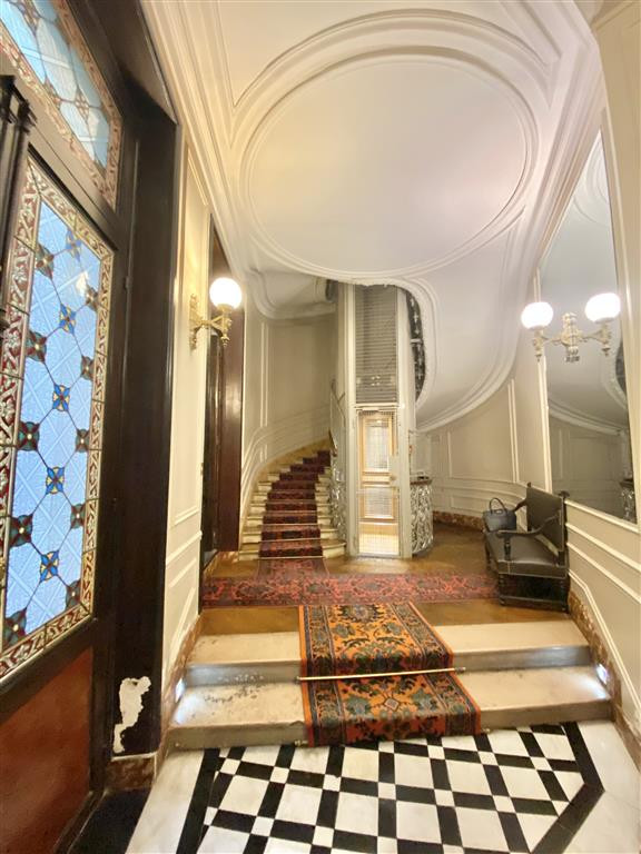 Bureaux avec belle hauteur sous plafond