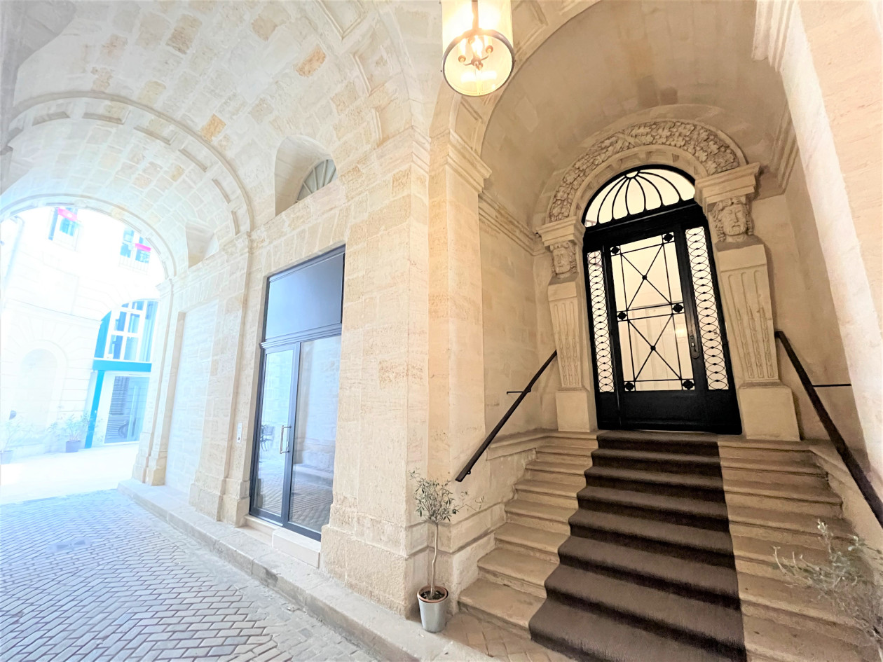 BORDEAUX JARDIN PUBLIC - LOCATION BUREAUX 134 M² AVEC COUR