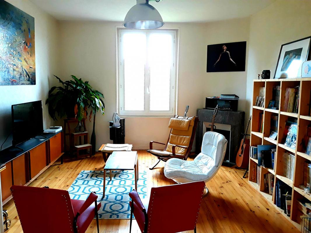 CLERMONT FERRAND, Immeuble  12 pièce(s) 253 m2, rapport 23300/an, jardin, garages, balcon 499800 FAI
