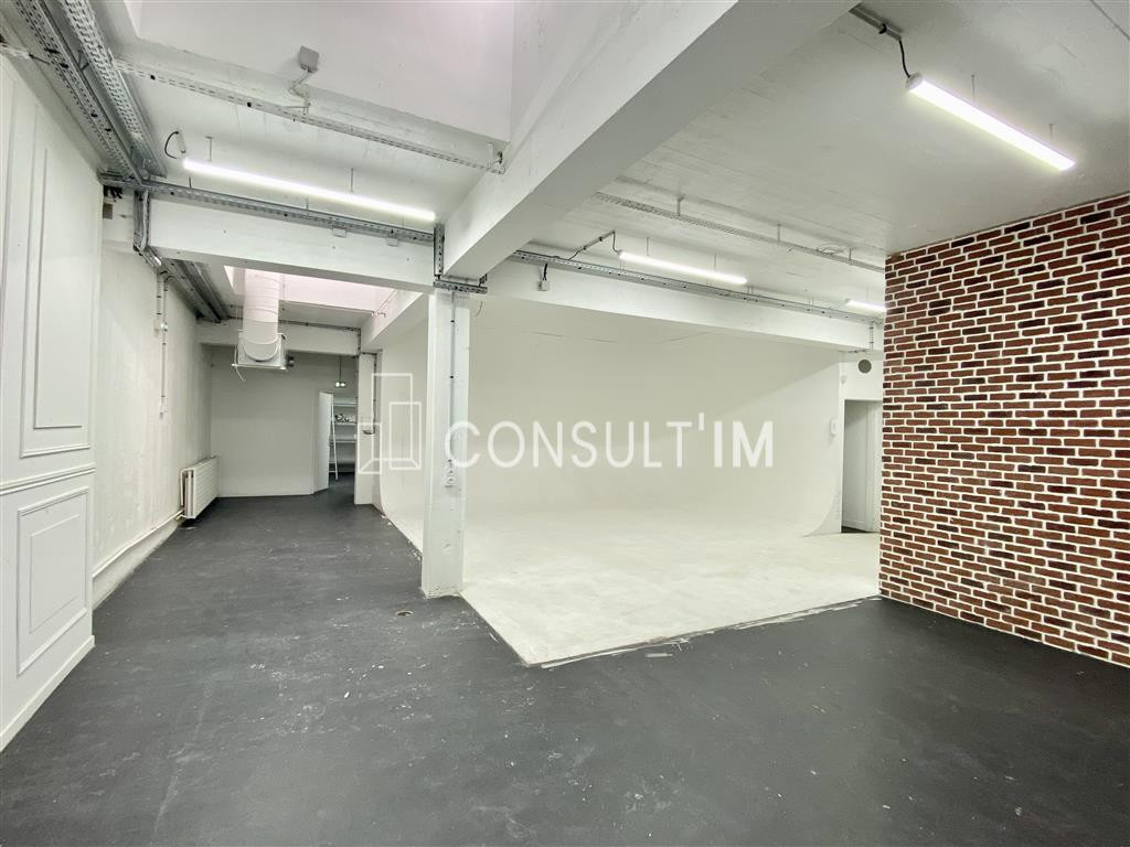 A proximité du centre-co SO OUEST, à louer un local  de 277m² avec une belle HSP